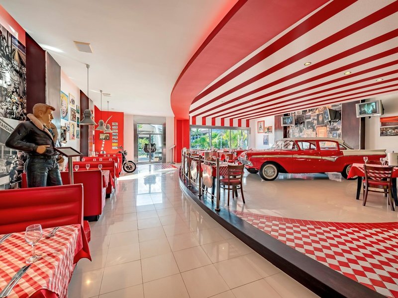 Ocean Blue & Sand by H10 21