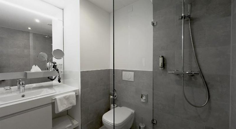 Grimm's Potsdamer Platz 4 - Bathroom Example