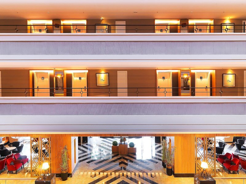 Queen´s Park Türkiz Kemer 2