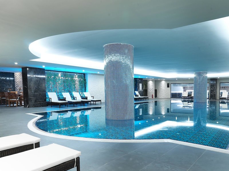 Queen´s Park Türkiz Kemer 13