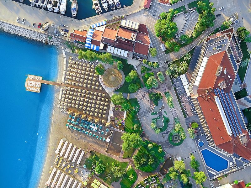 Queen´s Park Türkiz Kemer 18