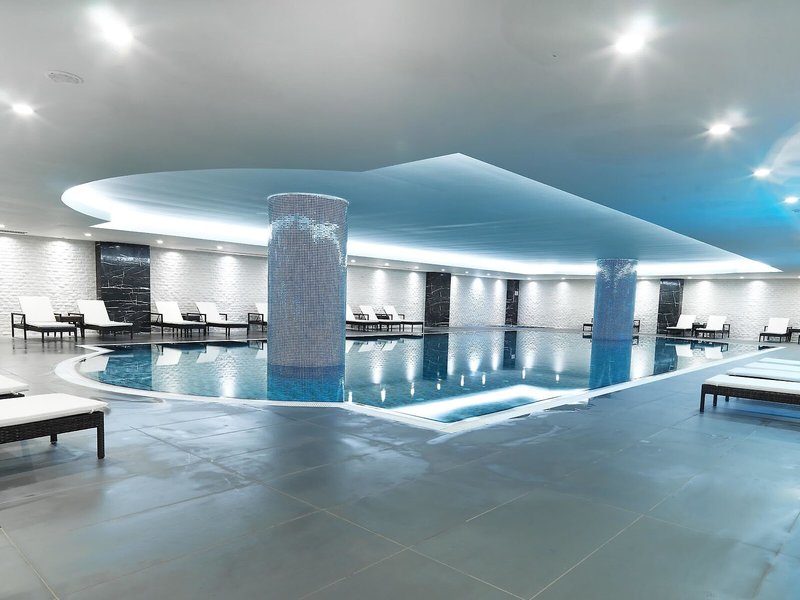 Queen´s Park Türkiz Kemer 19