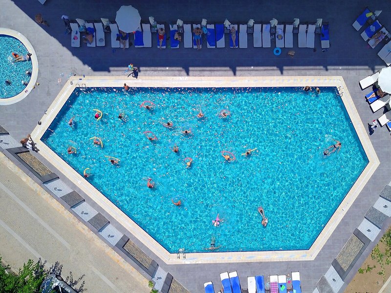 Queen´s Park Türkiz Kemer 20