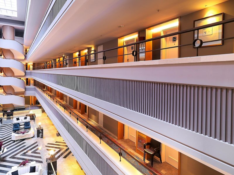 Queen´s Park Türkiz Kemer 22