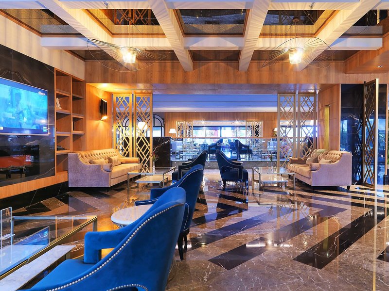 Queen´s Park Türkiz Kemer 23