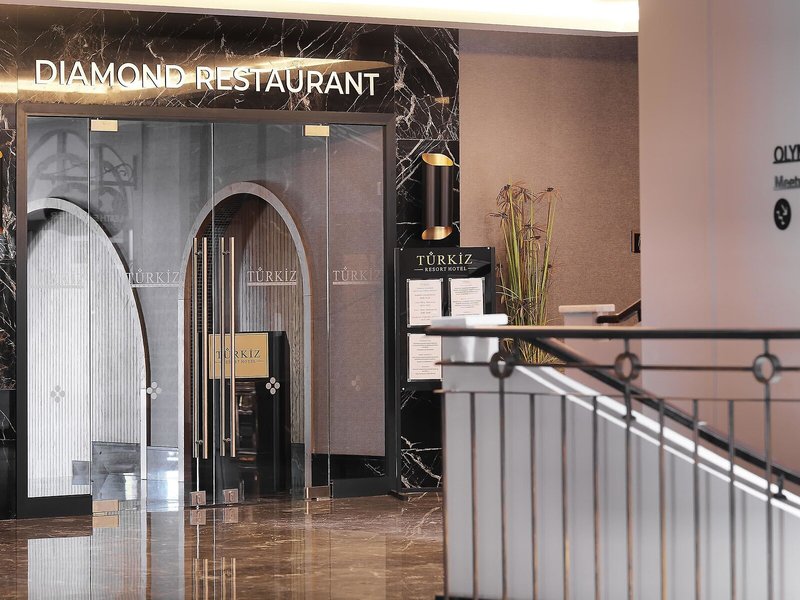 Queen´s Park Türkiz Kemer 24