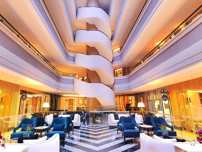 Queen´s Park Türkiz Kemer 25