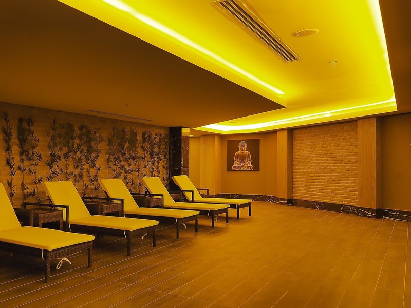 Queen´s Park Türkiz Kemer 26