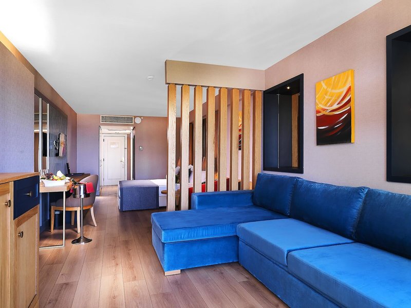 Queen´s Park Türkiz Kemer 27