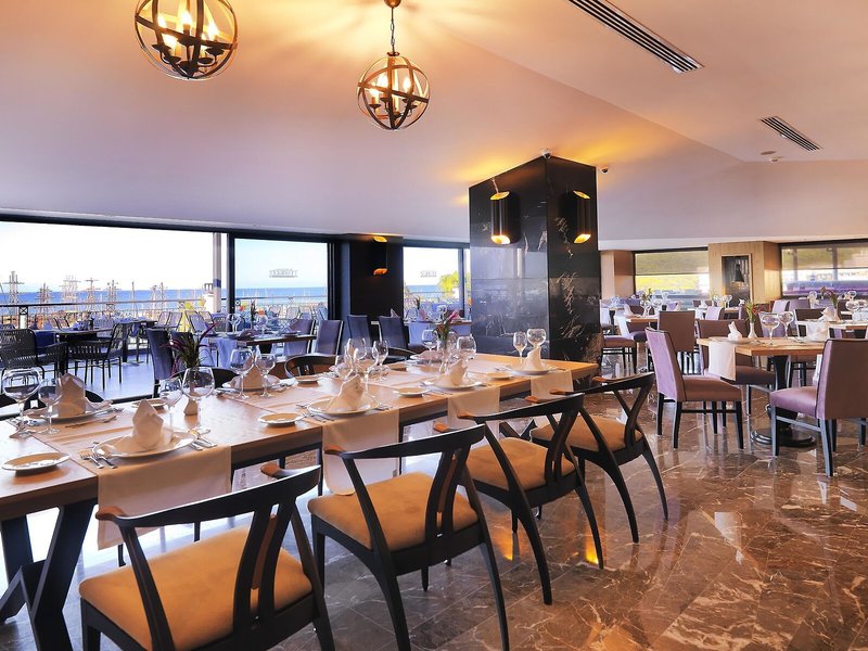 Queen´s Park Türkiz Kemer 28