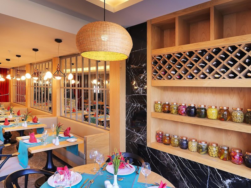 Queen´s Park Türkiz Kemer 31