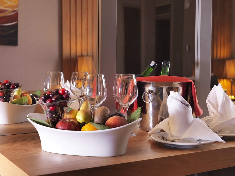 Queen´s Park Türkiz Kemer 32