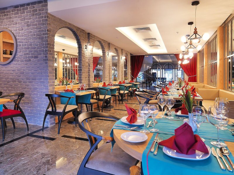 Queen´s Park Türkiz Kemer 35