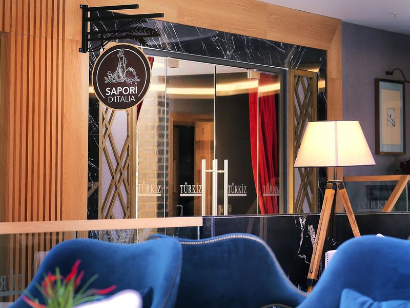 Queen´s Park Türkiz Kemer 42