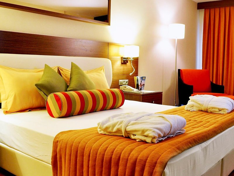 Queen´s Park Türkiz Kemer 43