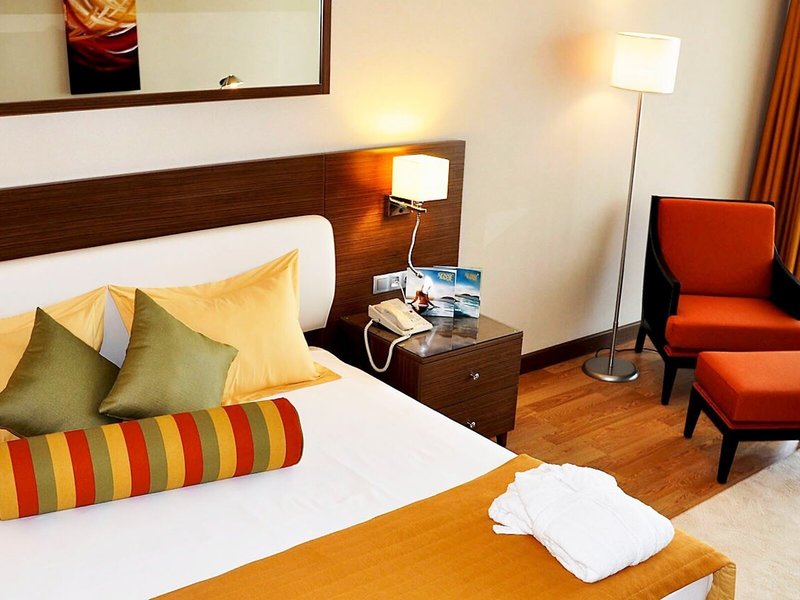 Queen´s Park Türkiz Kemer 46