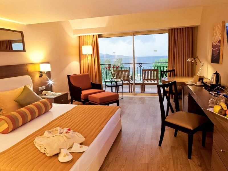 Queen´s Park Türkiz Kemer 47