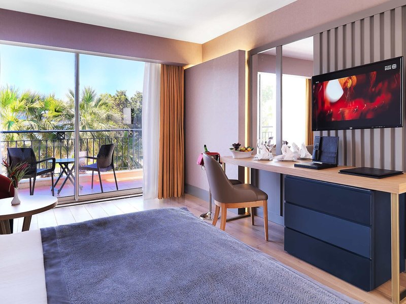 Queen´s Park Türkiz Kemer 48