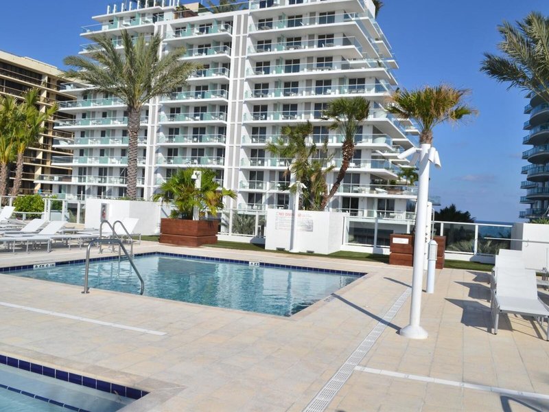 Grand Beach Hotel Surfside West 3