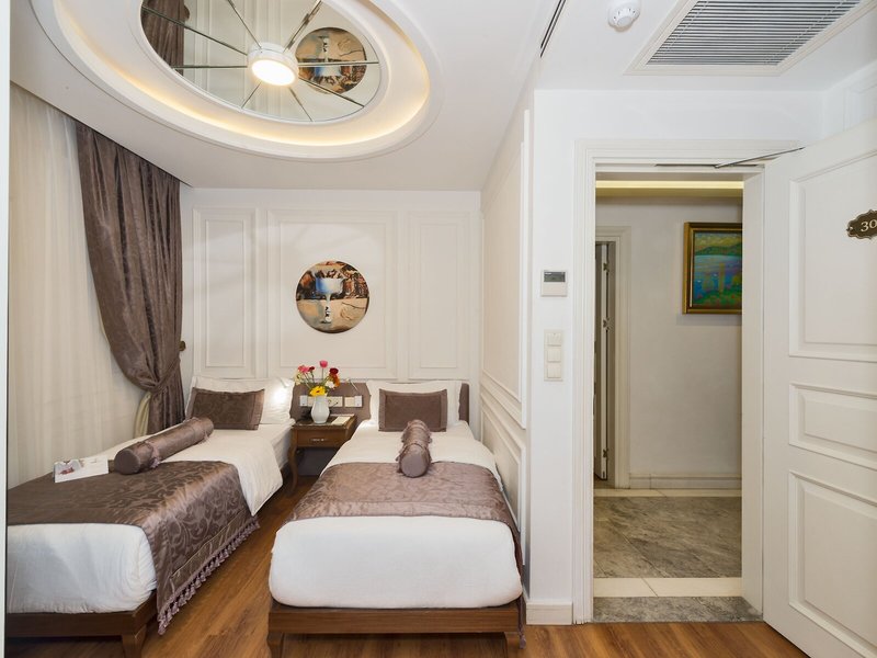 Darkmen Boutique Hotel 47