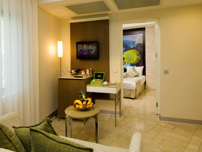 Blue Waters Club 8