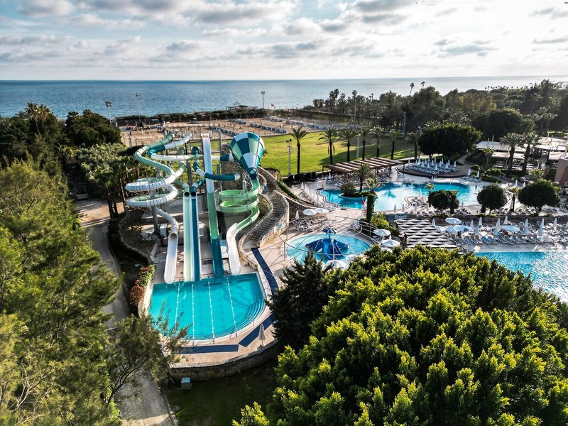 Blue Waters Club 18
