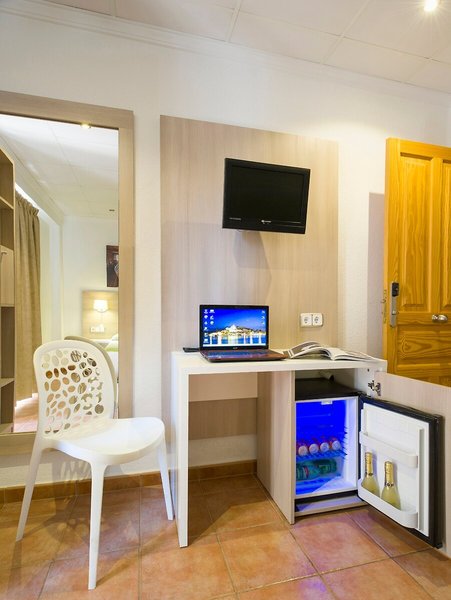 Hostal Adelino 28