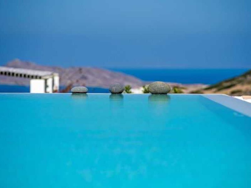 Naoussa Hills Boutique Resort 11