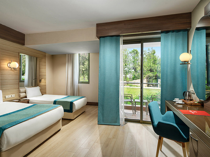 TUI FAMILY LIFE Side  7