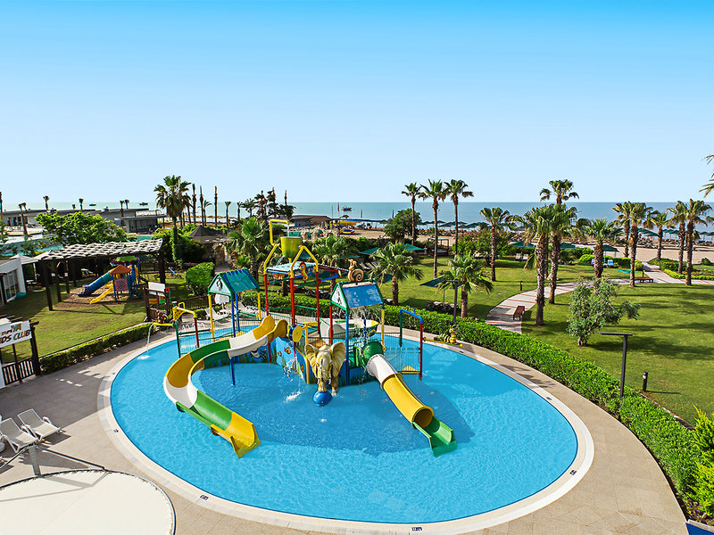 TUI FAMILY LIFE Side  9