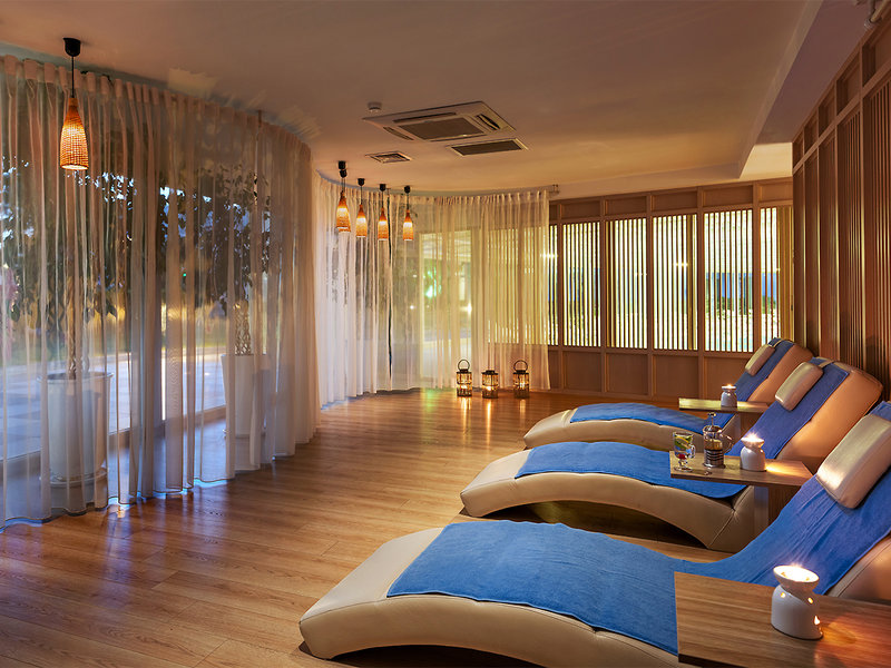 TUI FAMILY LIFE Side  12