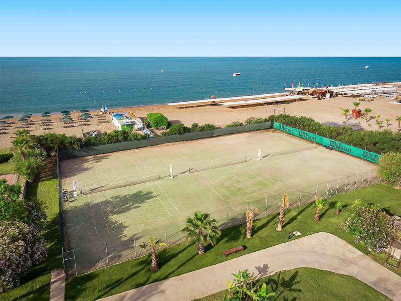 TUI FAMILY LIFE Side  13