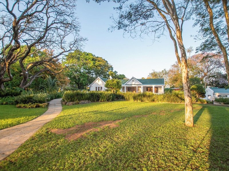 Nut Grove Manor 9