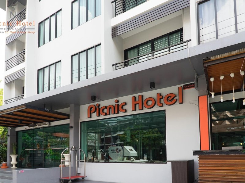 Picnic Hotel Bangkok 1