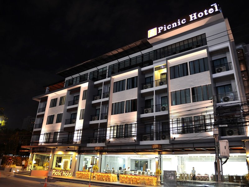 Picnic Hotel Bangkok 2