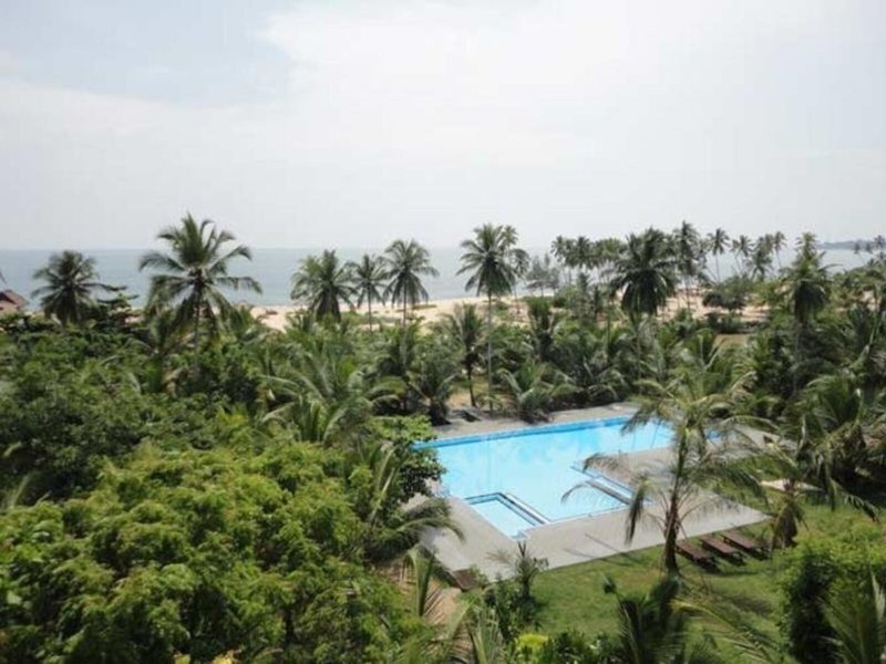 Lagoon Paradise Beach Resort 12