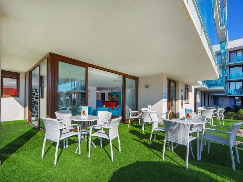 Ferrer Skyline Aparthotel 24