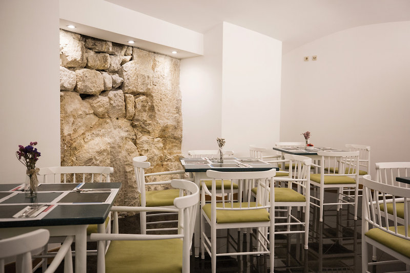 Legendary Porto Hotel 8