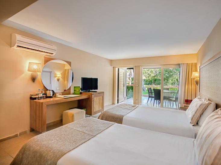 Otium Eco Club Side 1