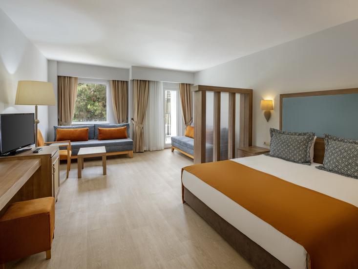 Otium Eco Club Side 3