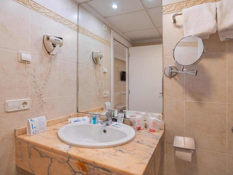Gran Hotel Peniscola 48 - Bathroom Example