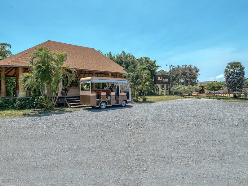 High Season Pool Villa & Spa 9