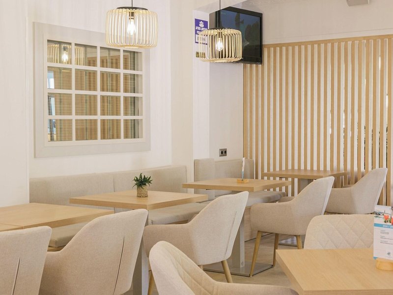 Hotel Gabarda & Complex 28