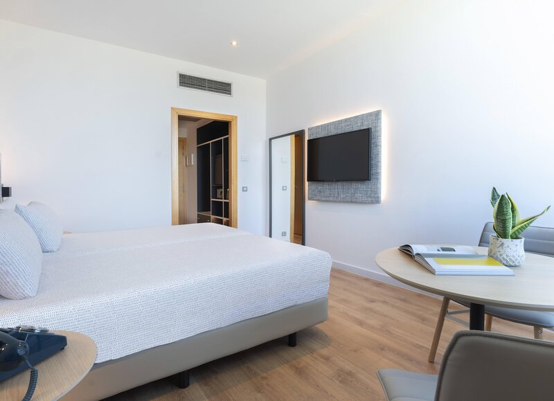 Tryp Barcelona Aeropuerto 5