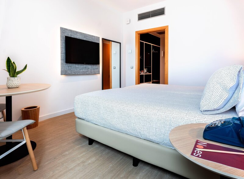 Tryp Barcelona Aeropuerto 8