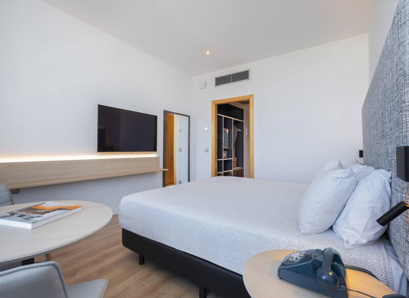 Tryp Barcelona Aeropuerto 36