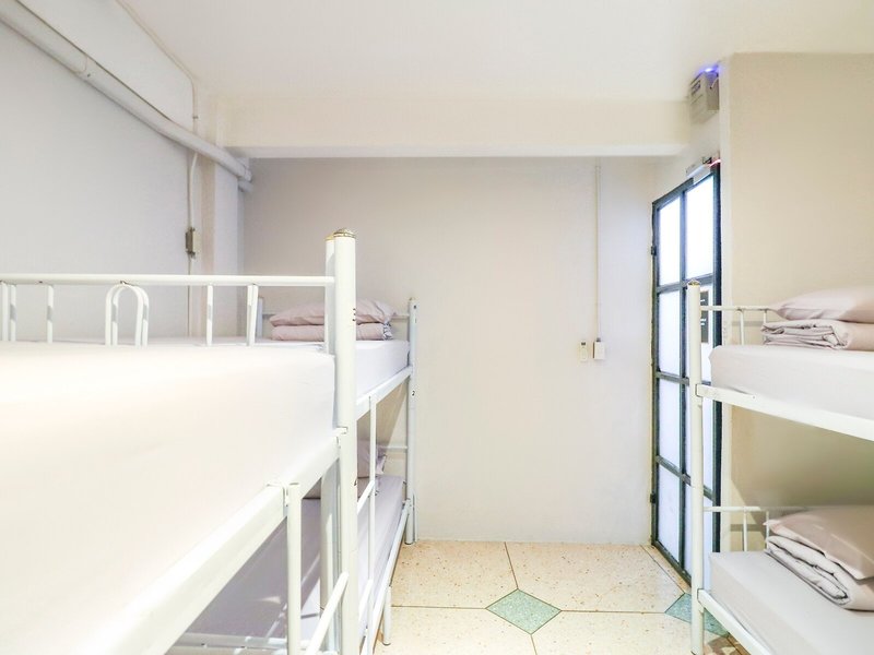 Bangkok Hub Hostel by OYO 14