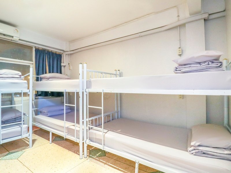 Bangkok Hub Hostel by OYO 22