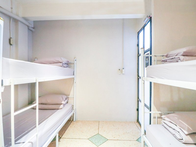 Bangkok Hub Hostel by OYO 23