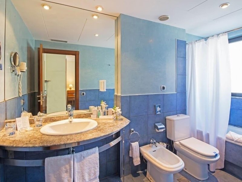 Port Salins 48 - Bathroom Example